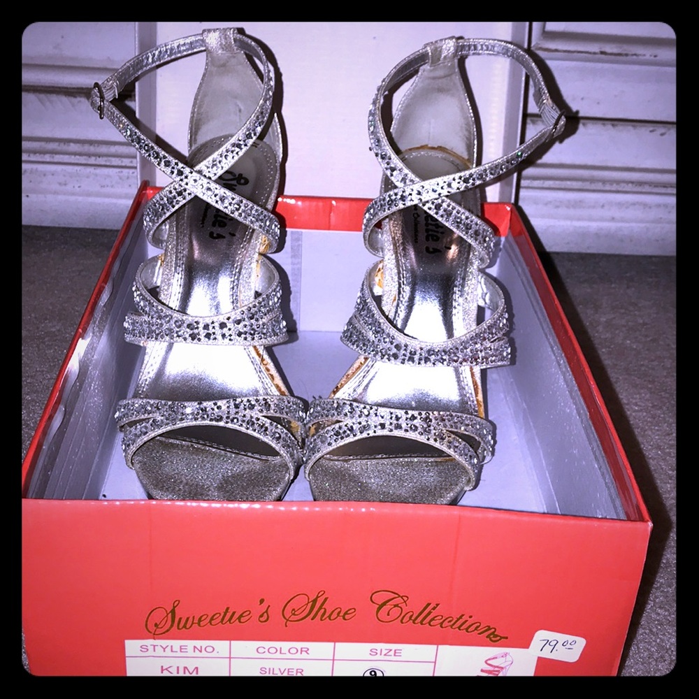 Selling my prom shoes!